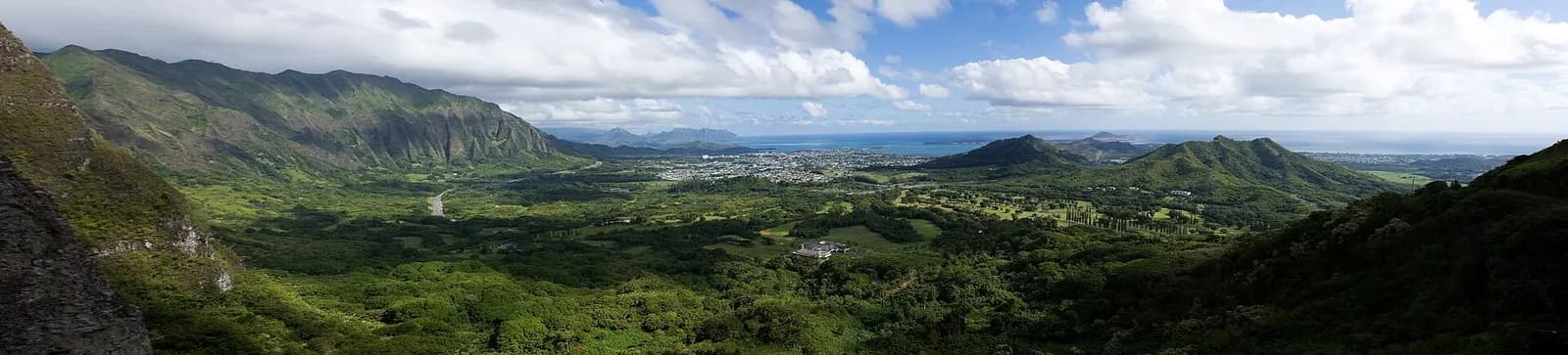 Toàn cảnh vách Koolau và thung lũng bên dưới