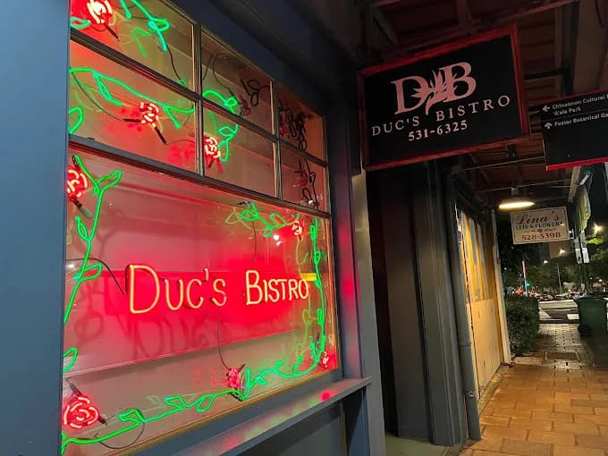 Duc's Bistro (Chinatown) tuyển phụ chạy bàn cuối tuần, $16/giờ cộng tip