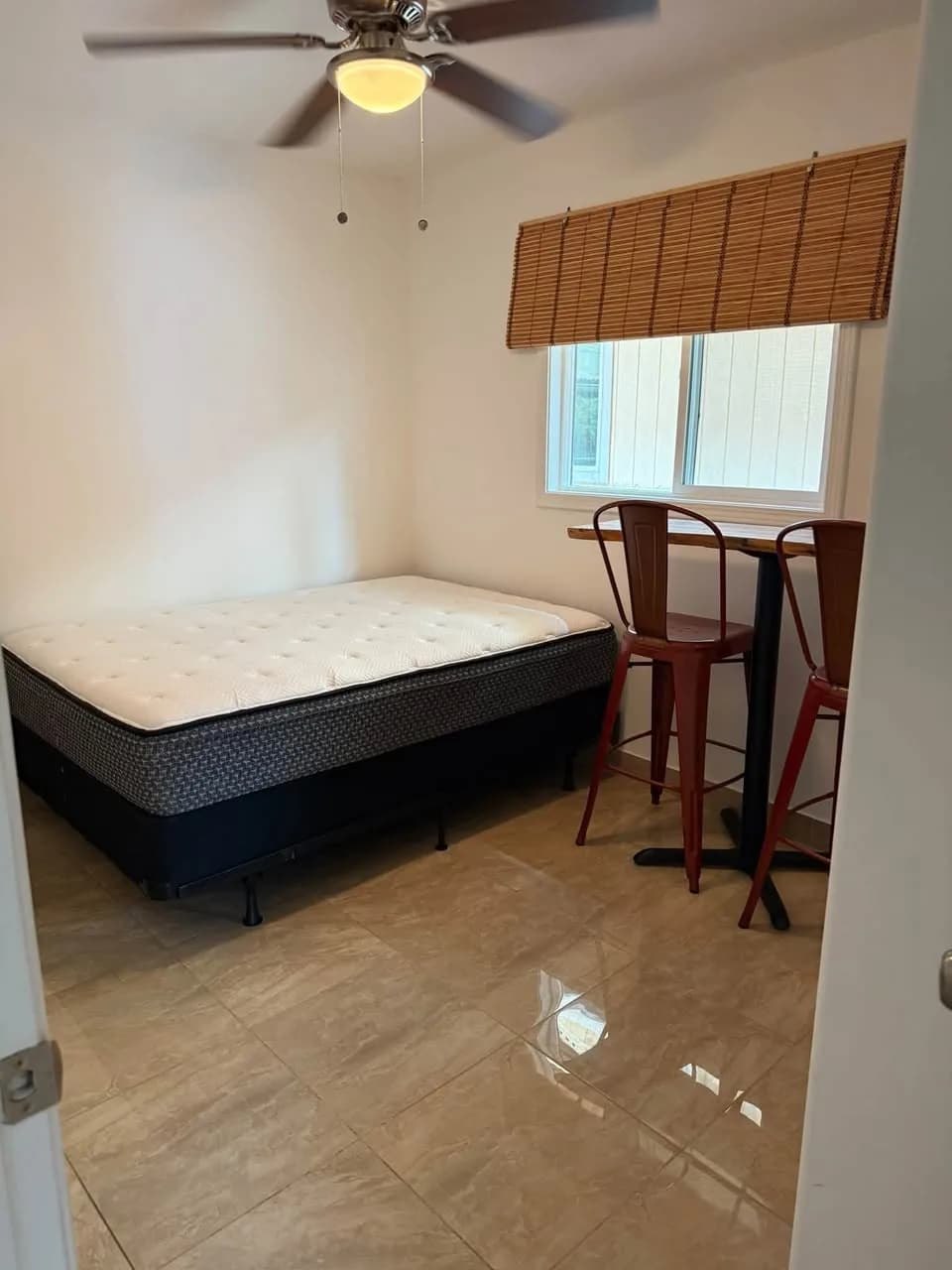 Cho thuê phòng trong nhà mới gần Chinatown, $1.000 một tháng