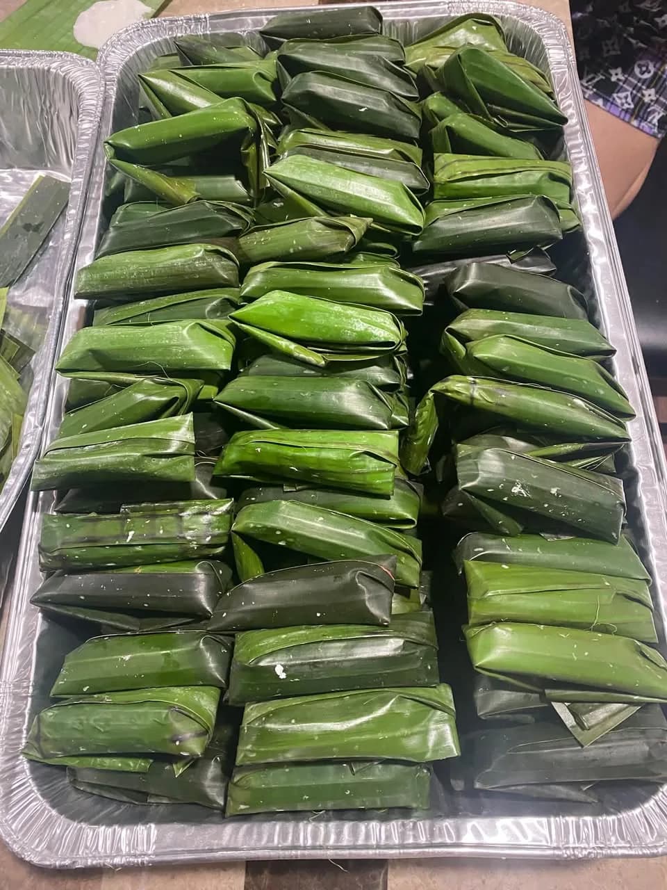 Bánh bột lọc Huế gói lá chuối, $1 một cái, lấy ở Salt Lake