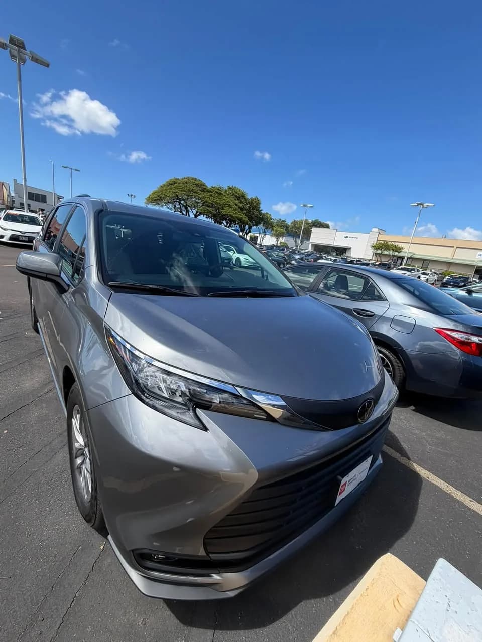 Bán Toyota Sienna 2026 gần như mới, mới chạy 242 miles