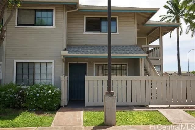 Bán căn condo 2 phòng ngủ ở Kapolei, giảm còn $490.000, tiếp quản được khoản vay VA lãi 5,6%