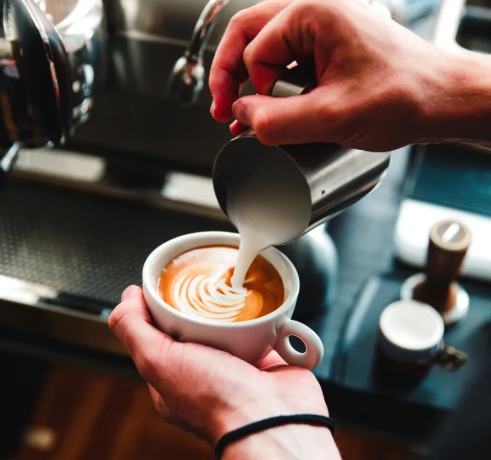 Shoreline Cafe Waikiki tuyển pha chế (barista), $15/giờ cộng tip, có đào tạo